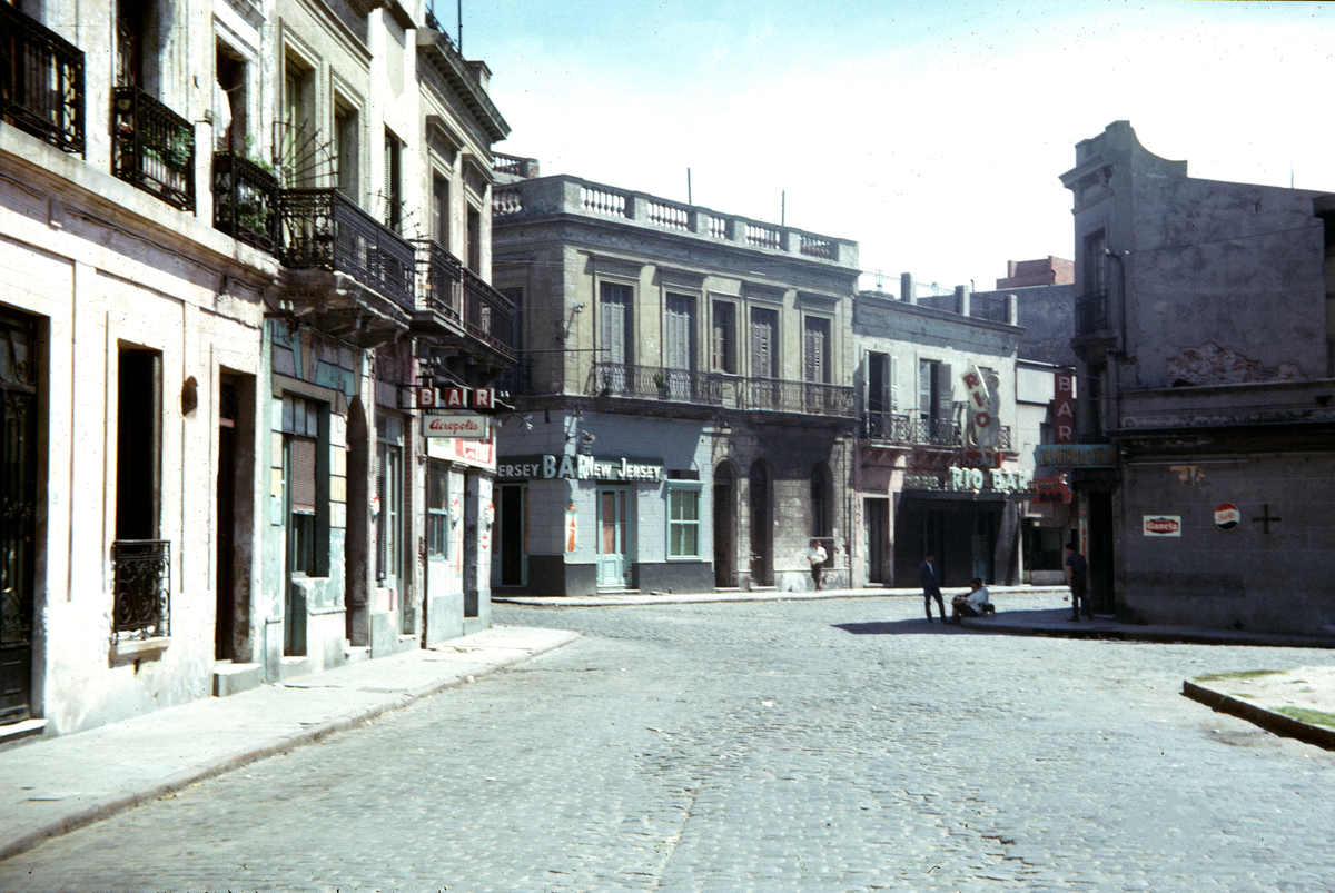 Vy över bargata i Montevideo, Uruguay.
