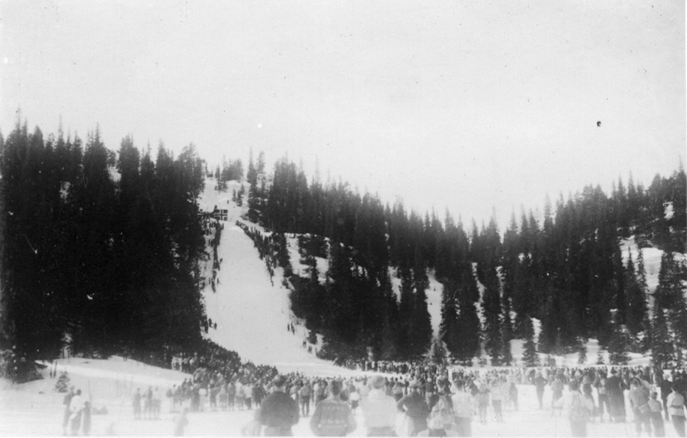Illegalt hopprenn, såkalt "Jøssingrenn", i Granåsen på Løkken Verk i 1944.