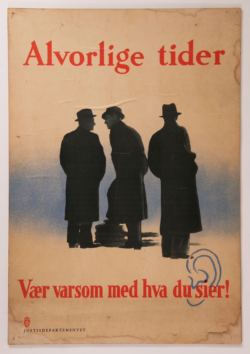 Papirplakat opplimt på hard trefiberplate
