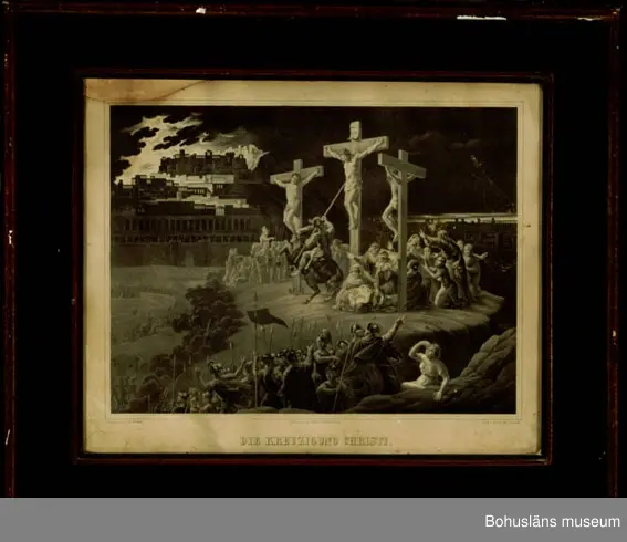Ur handskrivna katalogen 1957-1958:
"Die Kreuzigung Christi"
H.: 40 cm. Br.: 49 cm. (Ramen ej inräkn.) Teckning och litografi av Carl Böhme. Ramens br.: 8,8 cm.

Lappkatalog: