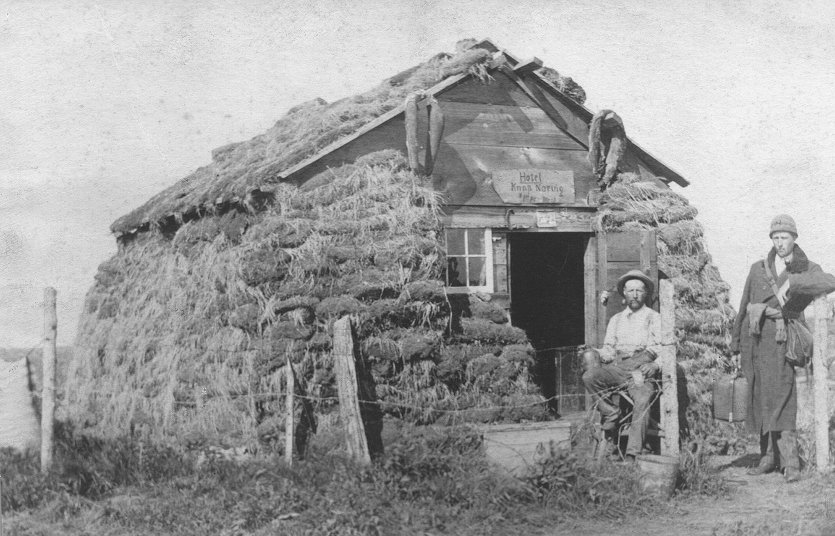 Chr. Akres Torvhus,
Stevens County, Minn.
Hotell "Knapp Næring!" ,