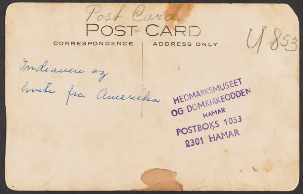 Indianere og hvite i Kathryn, Nord-Dakota. Fra venstre: bank