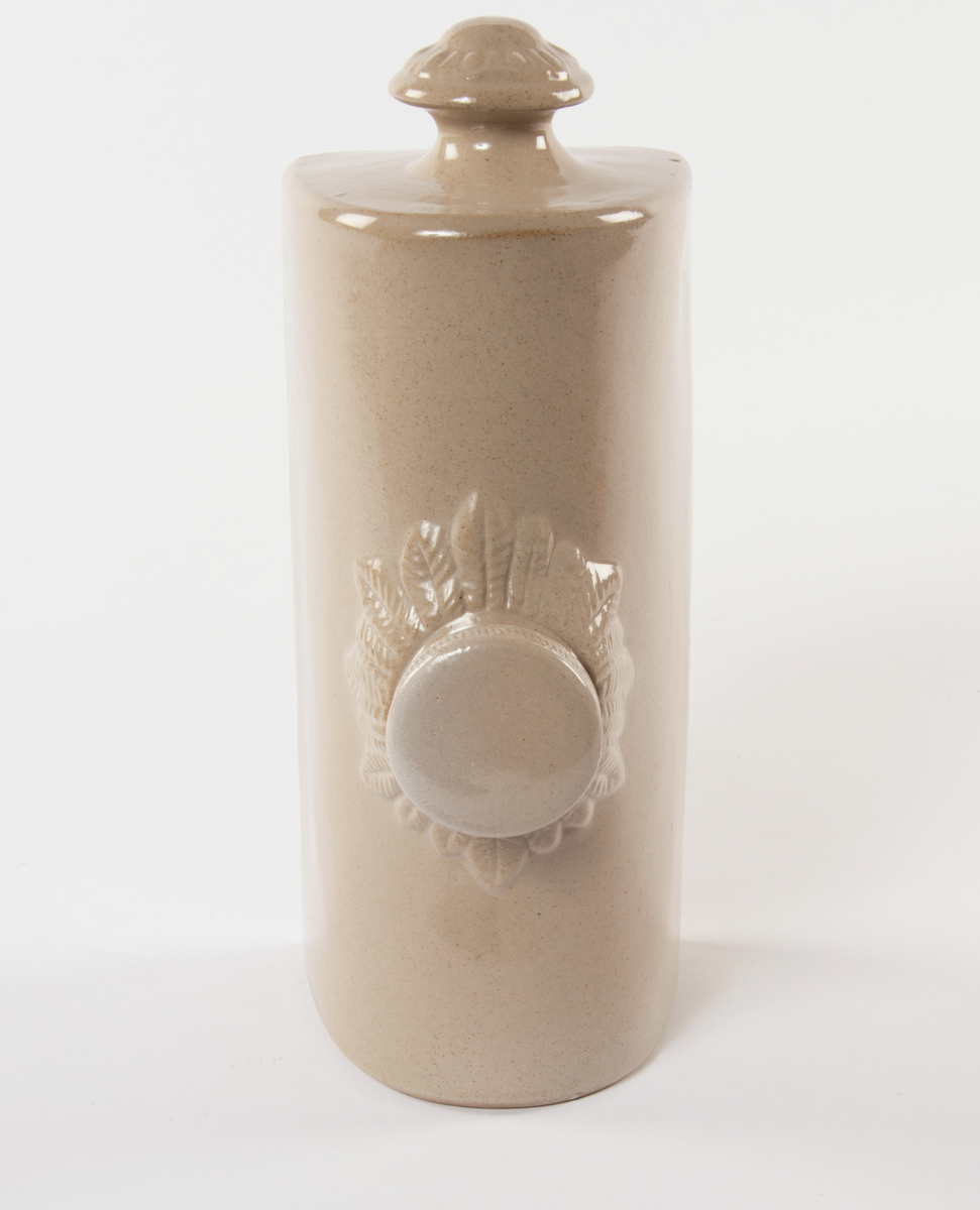 Varmebekken i glasert keramikk, grågrønn. L: 26,5 cm