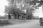 Det gamla ålderdomshemmet i Ulrika 1939. Redan då över 100 år och således tillkommet som fattighus. Vid tiden för bilden, och efter en renovering några år dessförinnan, lyckligtvis med tillräckliga villkor för de boende.