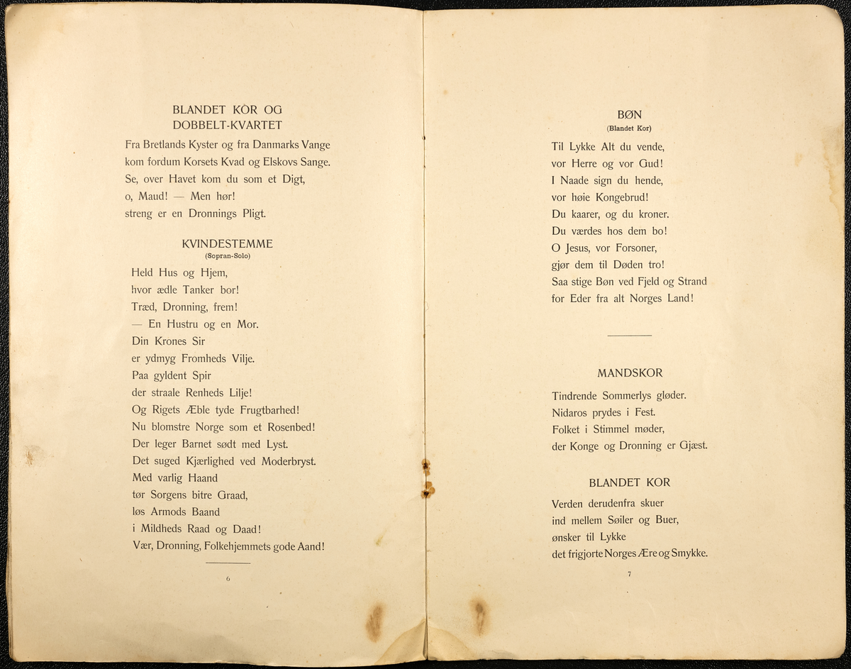 Hefte med tekst til kantatene og salmene ved kroningen i Trondheim 22. juni 1906,16 sider.