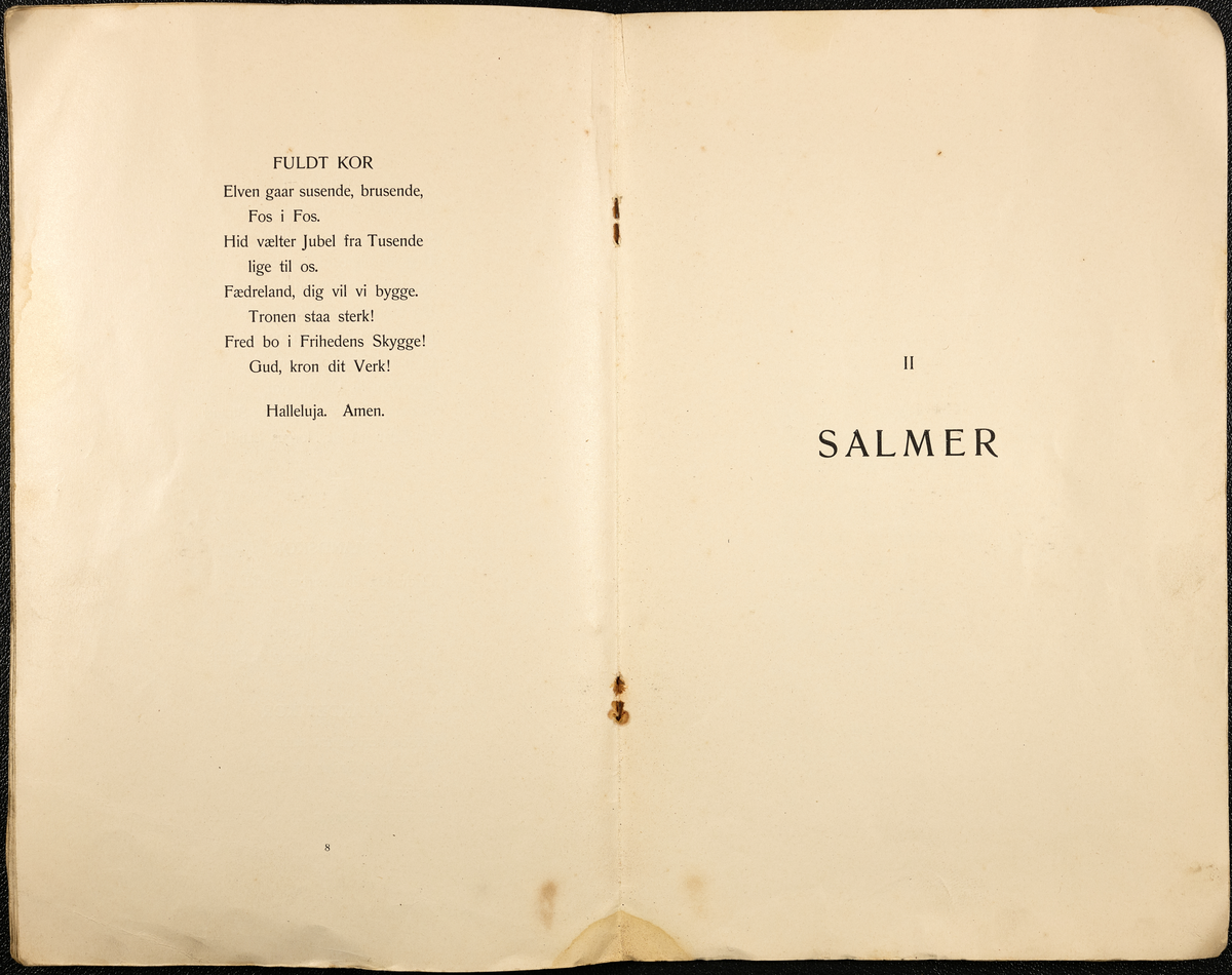 Hefte med tekst til kantatene og salmene ved kroningen i Trondheim 22. juni 1906,16 sider.