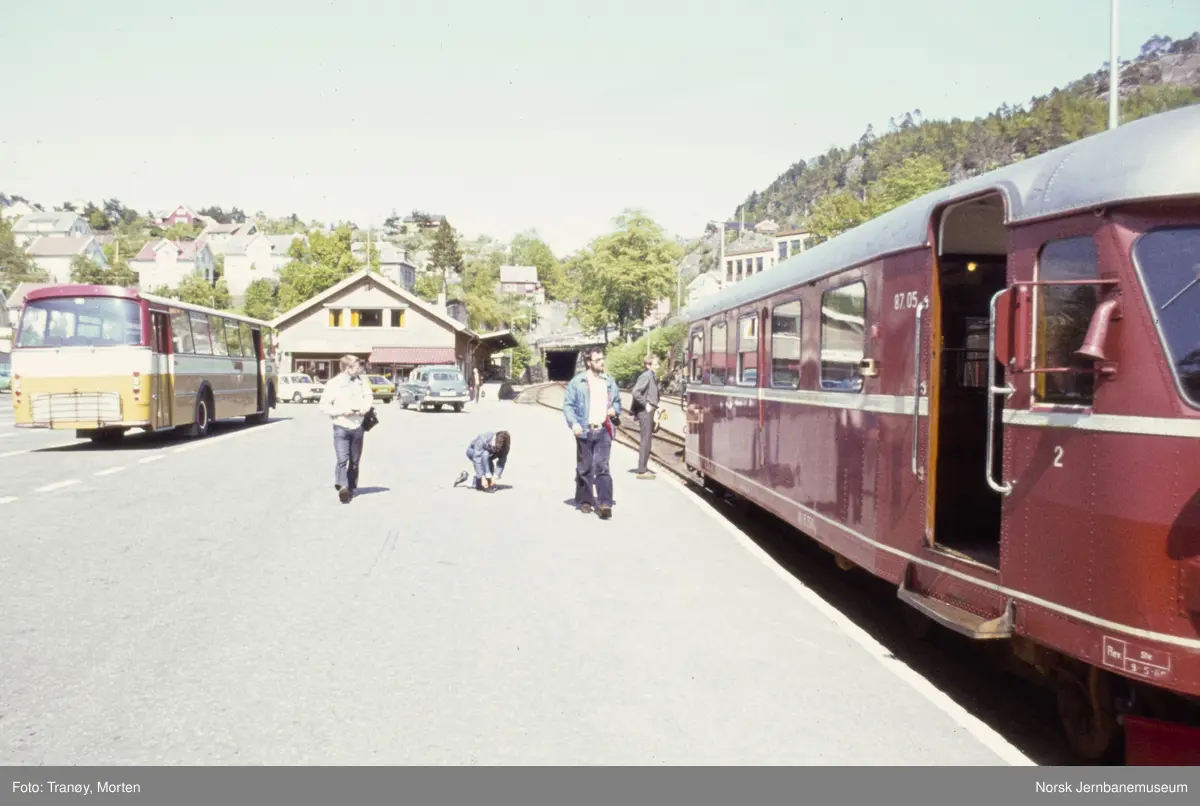 Dieselmotorvogn BM 87 05 på Flekkefjord stasjon