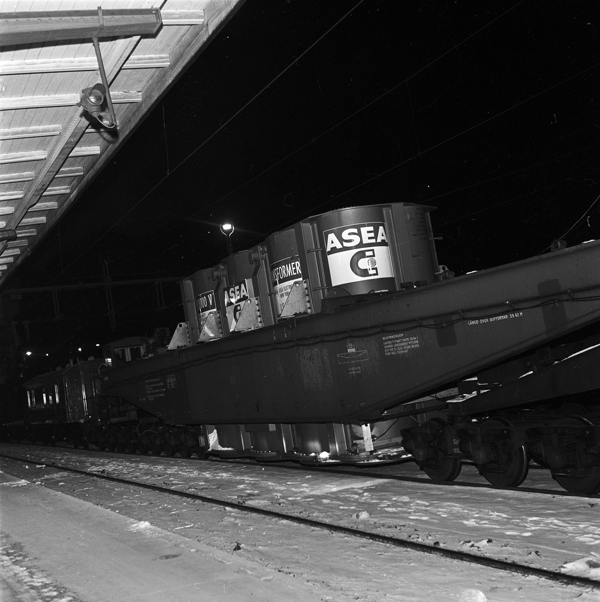 Nattlig jättetransport, Uppsala centralstation 1966
