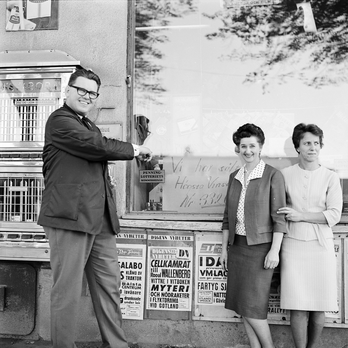 Rolf Olsson, tobakshandlare - högsta vinsten gick till Uppsala, 1965