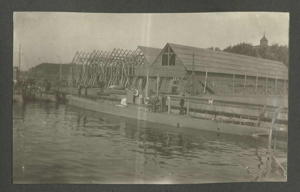 Ånglinjeskeppet "Stockholm" till ankars vid Karlskronas hamn 1914.