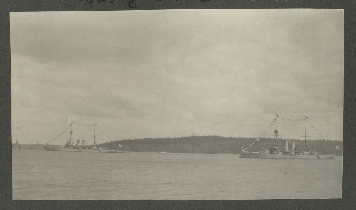 Fyra pansarfartyg på rad i Hårsfjärden 1913.