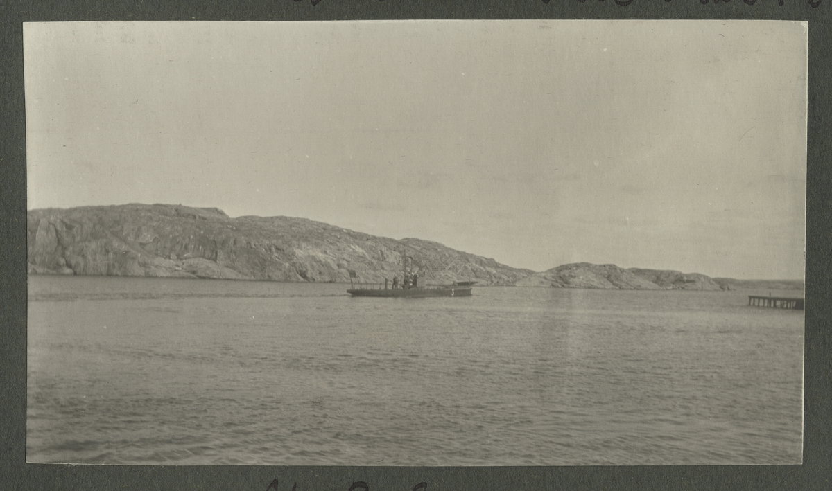 Båten "Braxen" på Västkusten 1917. På däck står några sjömän.