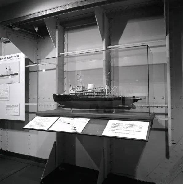 Utställningen "Vintersjöfart" på isbrtaren SANKT ERIK. Farty