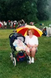 Midsommarfirande vid Gunnebo slott i Mölndal, okänt årtal. P