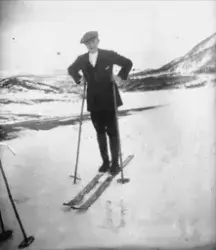 Bjarne Fjelldal på ski i Kvæfjordmarka.