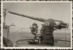 Bilden visar en 75 mm dubbel luftvärnskanon ombord på Gotland.
