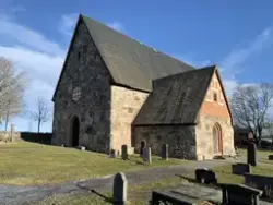 Kårsta kyrka och kyrkby