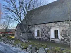 Kårsta kyrka och kyrkby