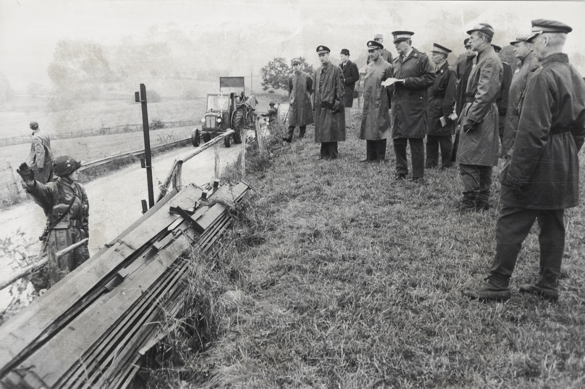 Smålandsövningen 1968-10-05-09. Danskt besök.
I mitten danske CA generallöjtnant Otto Blixenkrone-Möller samt överste Lennart Löfgren 111.