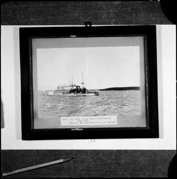 Pansarbåten Äran till havs