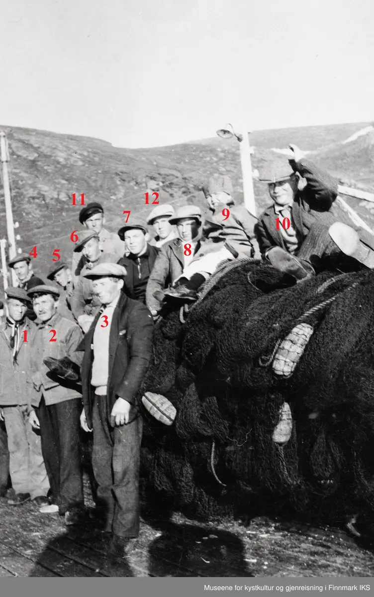 Laholmen. Gruppebilde. Notlag fra M/k "Holmengrå". 1935.