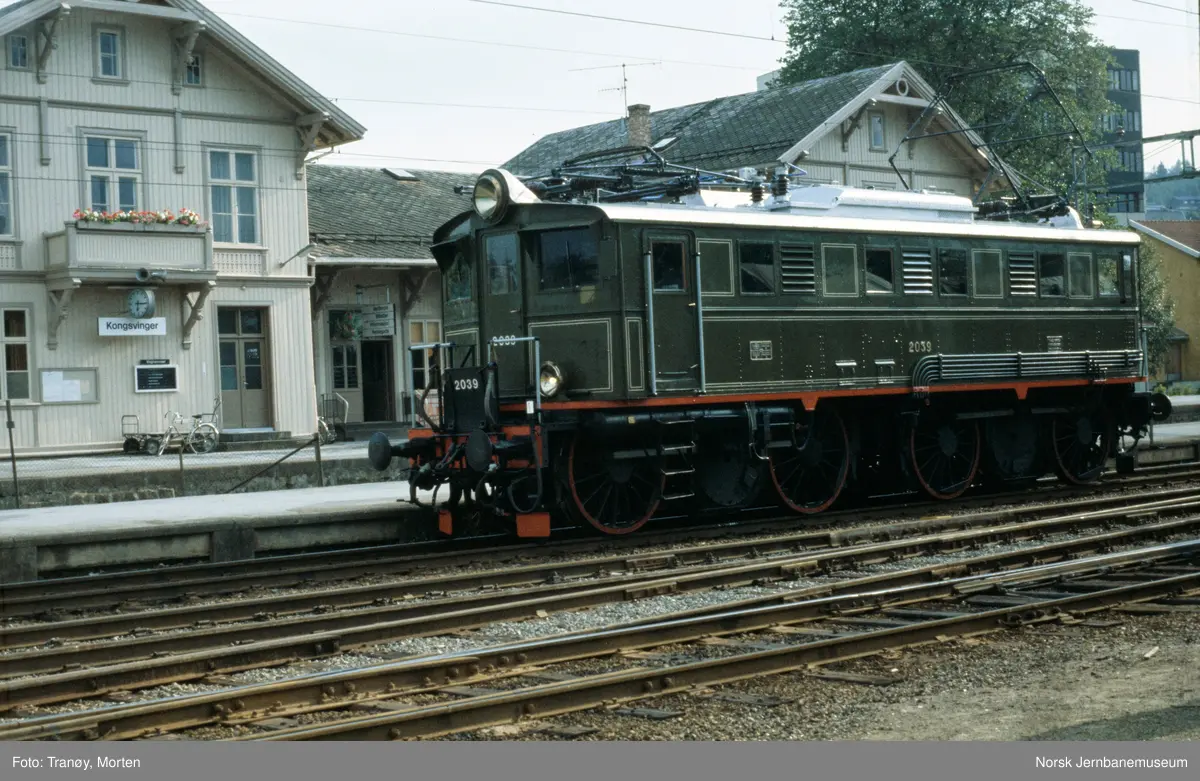 Elektrisk lokomotiv El 5 2039 på Kongsvinger stasjon