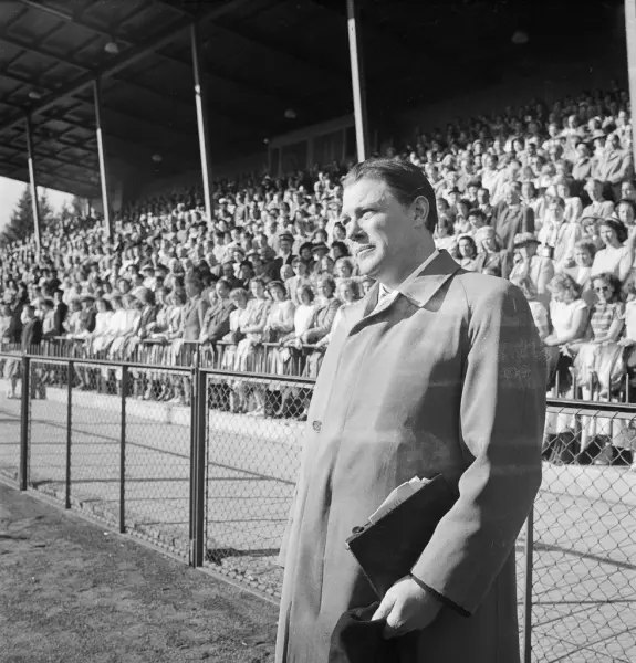 Harry Martinson, Studenternas Idrottsplats, Uppsala