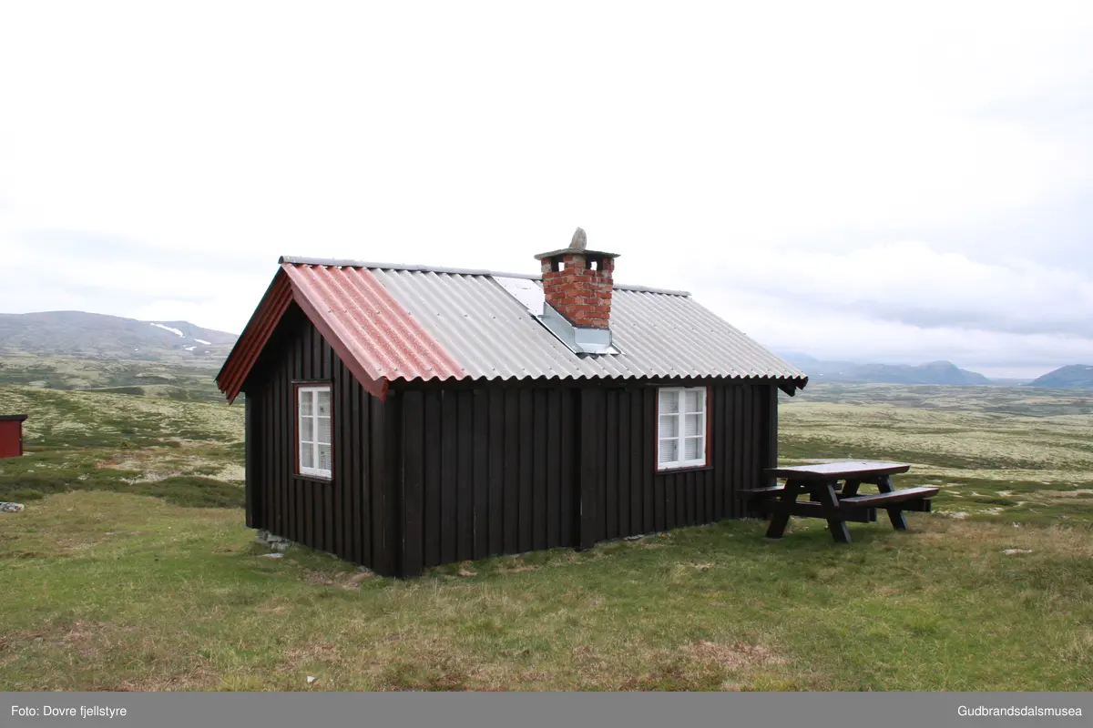 Vadbue ved Vidhaugen ca. 2 km innanfor Skogsetrene på Dovreskogen.