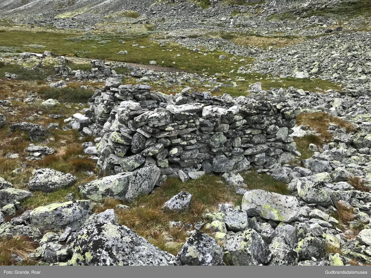 Verkilsdalsbue (Selværhuset) i Verkilsdalen nedunder Vassberget i Rondane.