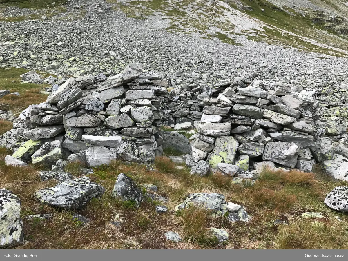 Verkilsdalsbue (Selværhuset) i Verkilsdalen nedunder Vassberget i Rondane.