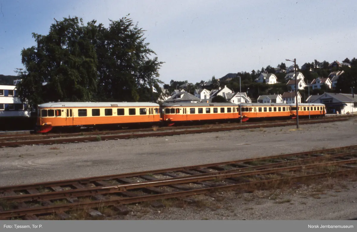 Dieselmotorvogner litra BM 89 på Flekkefjord stasjon