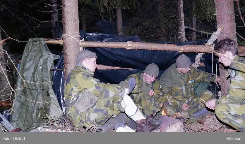 Bivack i vindskydd.