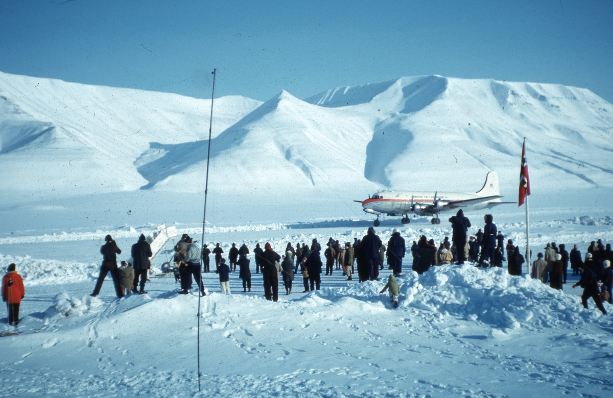 Braathens-Safe, landing i Adventdalen. 