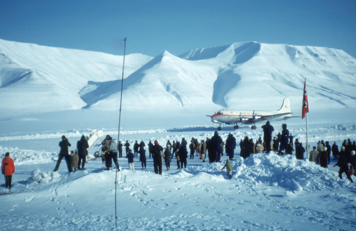Braathens-Safe, landing i Adventdalen. 