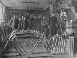 Repro: Interiør fra Hellebergs sykkelfabrikk i Lillehammer