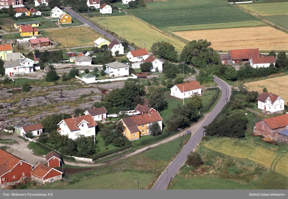 Hauge i Rolvsøy. Hans Fødestedet til Hans Nielsen Hauge (gult og hvitt  hus i midten i forkant).