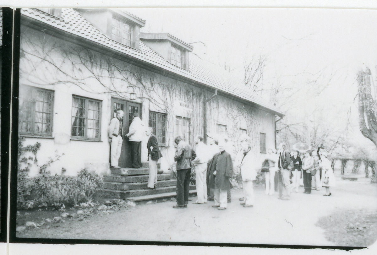 K-enheten: Stiftelsen Hallands länsmuseer Halmstad och Varberg. Personalutflykt till Nordhalland den 13 maj 1981.
Foto 1-16., 22-29 Personalutflykt till Nordhalland den 13 maj 1981. 
Foto 17-18 K-enheten: Christina Tullgren.
Foto 19-20: Industri...
Foto 21 K-enheten.
