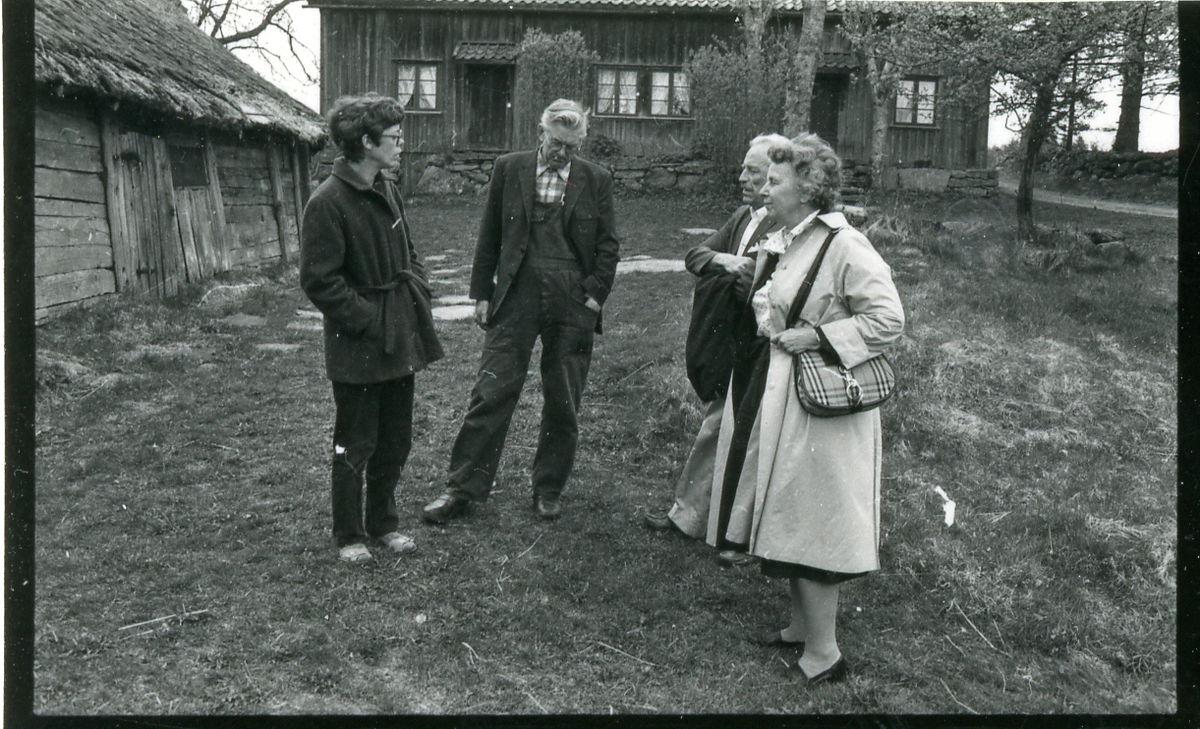 K-enheten: Stiftelsen Hallands länsmuseer Halmstad och Varberg. Personalutflykt till Nordhalland den 13 maj 1981.
Foto 1-16., 22-29 Personalutflykt till Nordhalland den 13 maj 1981. 
Foto 17-18 K-enheten: Christina Tullgren.
Foto 19-20: Industri...
Foto 21 K-enheten.