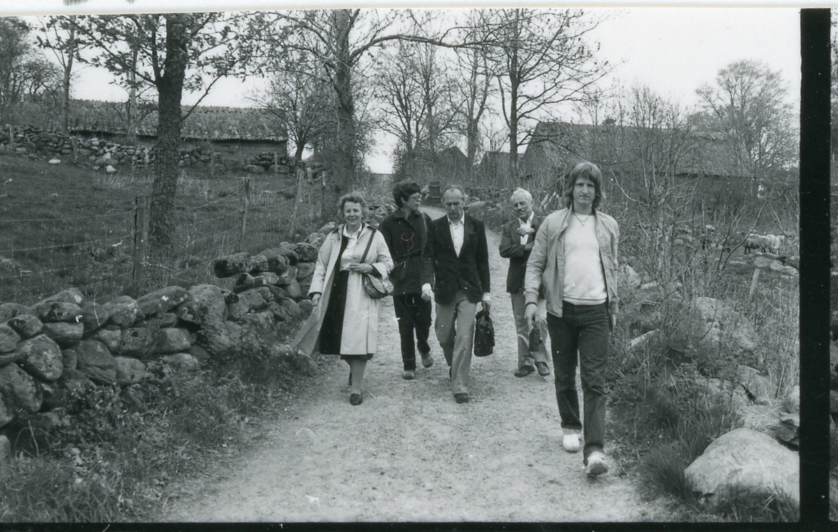 K-enheten: Stiftelsen Hallands länsmuseer Halmstad och Varberg. Personalutflykt till Nordhalland den 13 maj 1981.
Foto 1-16., 22-29 Personalutflykt till Nordhalland den 13 maj 1981. 
Foto 17-18 K-enheten: Christina Tullgren.
Foto 19-20: Industri...
Foto 21 K-enheten.