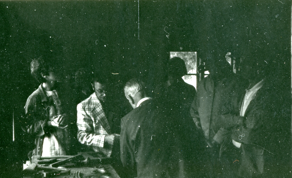 K-enheten: Stiftelsen Hallands länsmuseer Halmstad och Varberg. Personalutflykt till Nordhalland den 13 maj 1981.
Foto 1-16., 22-29 Personalutflykt till Nordhalland den 13 maj 1981. 
Foto 17-18 K-enheten: Christina Tullgren.
Foto 19-20: Industri...
Foto 21 K-enheten.