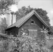 Gamla boningshuset till torpet Älgsjöbro söder om Rejmyre. Här dokumenterat av Östergötlands museum 1949.