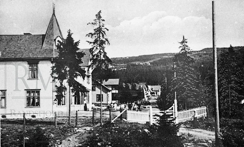 Quales Hotell, Dokka