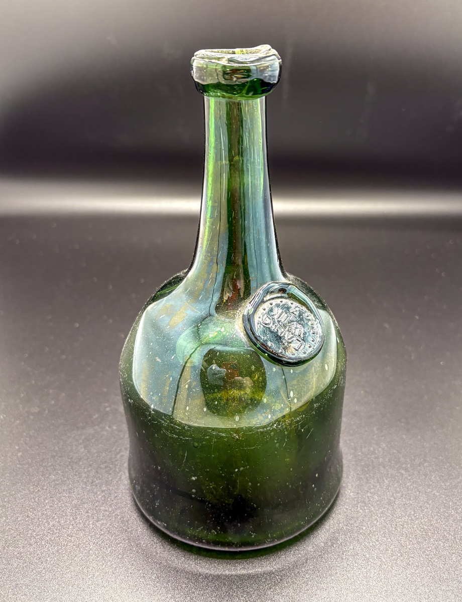 AV GRÖNT GLAS, KORT OCH TJOCK, "LÅNGVIK 3".
