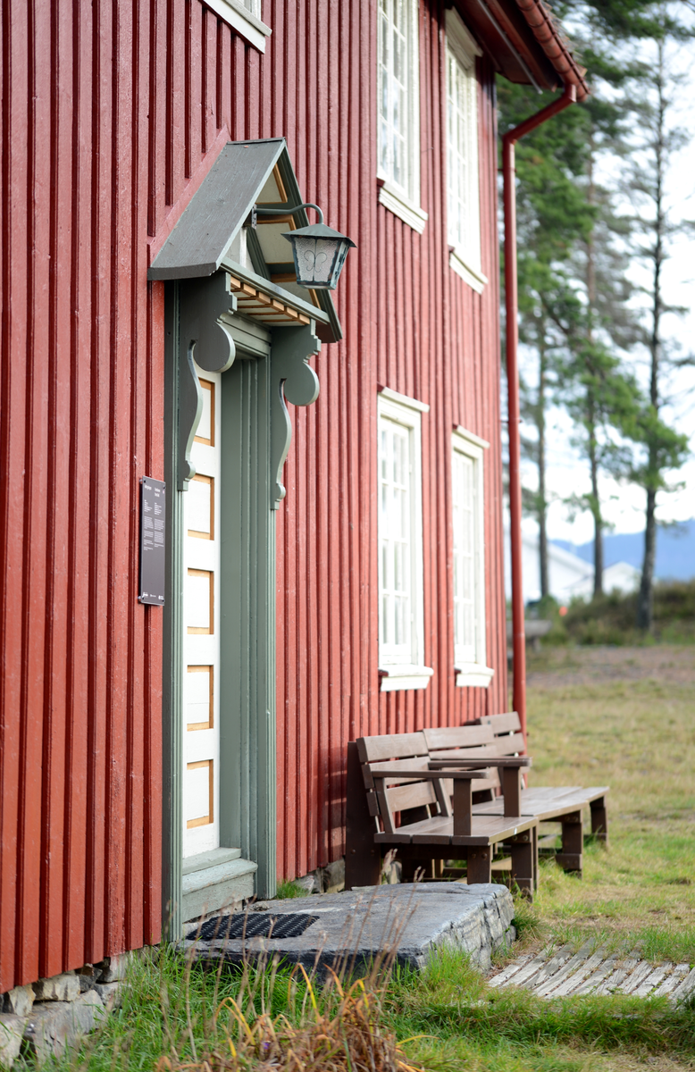 Gårdshus «Rødbygningen» fra Søndre Rød, i Kroken, opprinnelig oppført på 1700 tallet. Rødbygningen ble flyttet til bygdetunet i 1971, og var en gave fra Per O. Fosstveit.