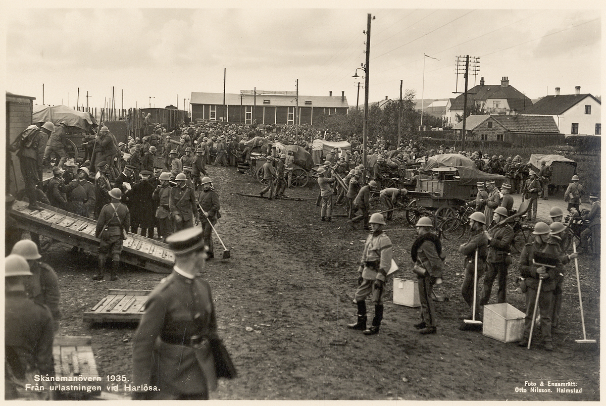 Skånemanövern 1935. 
Från urlastningen vid Harlösa station (Revinge hed).