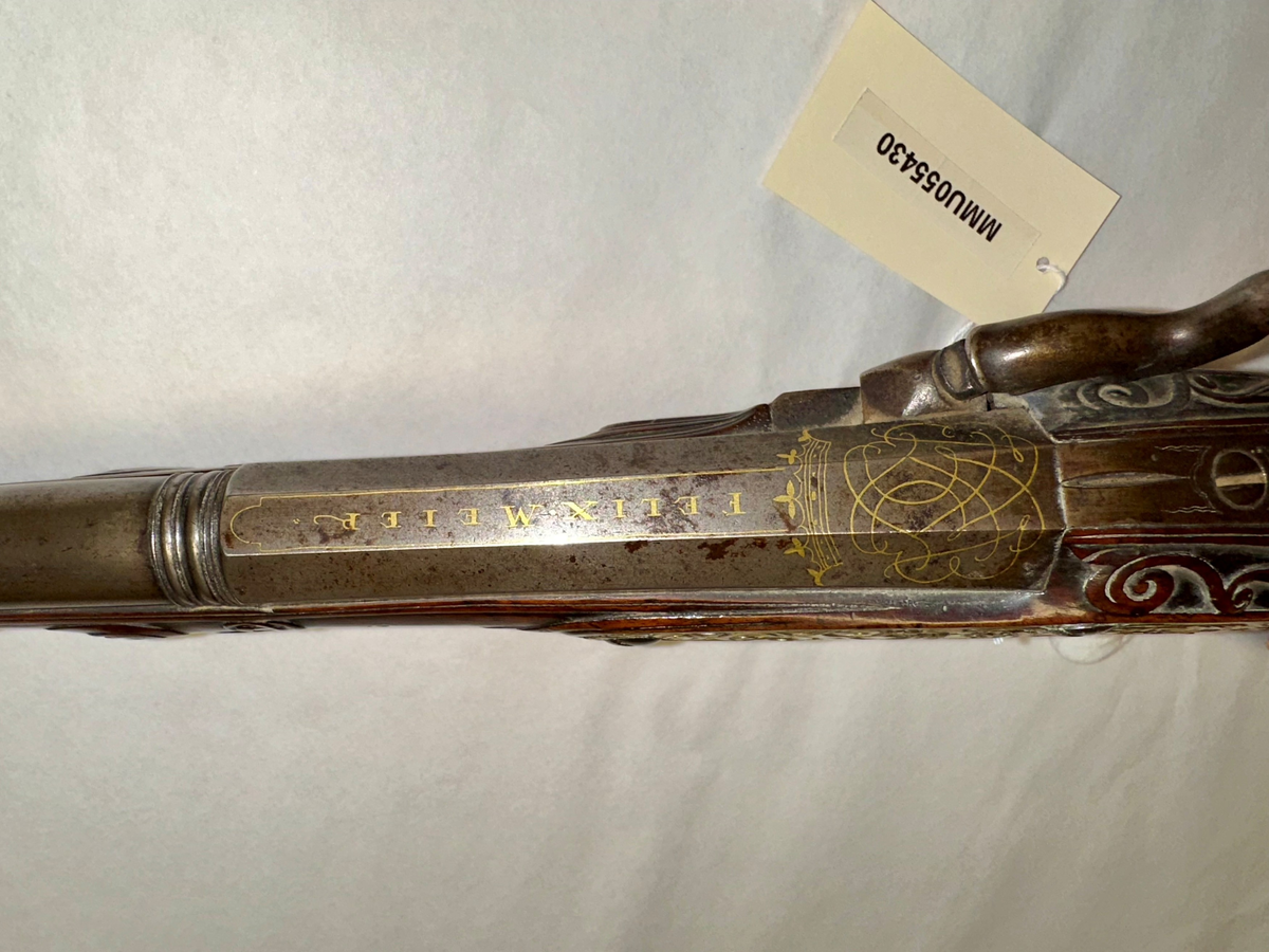 Opprinnelig flintlåspistol laget av Felix Meier, Wien mellom 1702 og 1739. Omdannet til perkusjonspistol en gang i perioden 1830-1850. Merket No 1, sannsynligvis den ene av et  par.