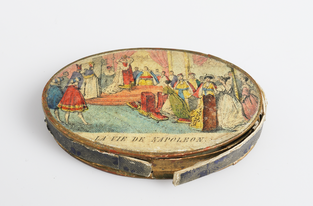 Ask, liten, av papp. Innehållande miniatyrbilder.

Inskrivet i huvudkatalog 1900.