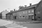 Ännu 1972 stod förra generationens hus kvar utmed Klostergatans sträckning längs kvarteret Brevduvan i Linköping.