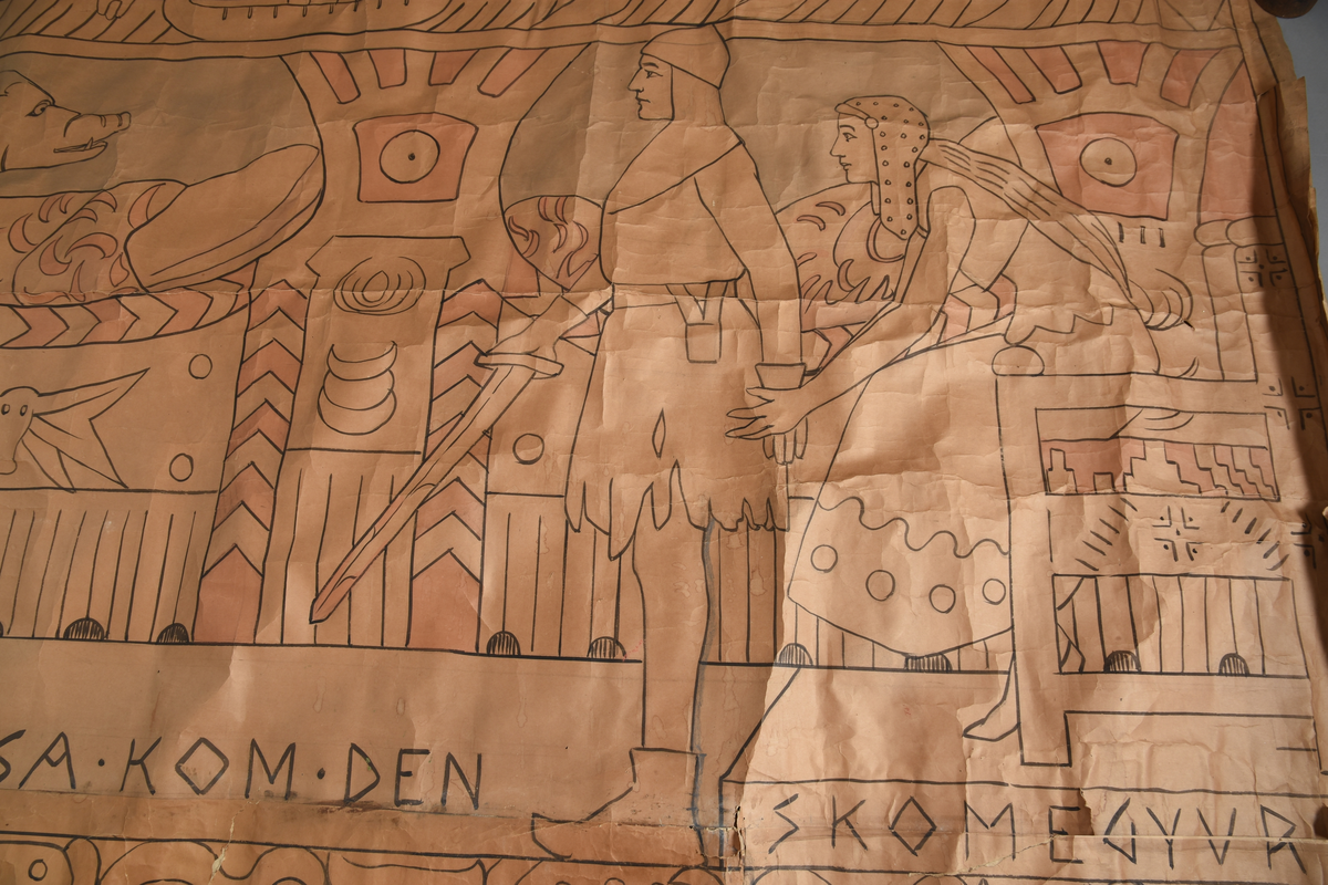 Motiv frå visa om Aasmund Frægdagjeva
Hovudmotiv: Trollskapning, kvinneskikkelse (Gygre) sterkt nuppete kropp. Nuppete grå kjole, mønster i skjørtekant. Grått hår. Cape med mønster fell nedetter ryggjen. To armringar. Klør og tryne som villgris. Mann med klede, høge sko, hjelm og sverd med flekkar i handa. Kvinne sit i ein stol/gøymer seg bak mannen, hun har kjole med dekorelement. Langt ljost hår og hjelm. Stolen har krosslignande dekor. Setet har detaljar. Bak dei er det to plassbygde senger som er oppreidd med dyne og pute. Dyna er kvit med detaljar, puten er berre kvit. Sengane er dekorerte med dekorelementer.
Sidemotiv: til venstre eit loddrett felt med svart tekst øvst. Ei dør med svart jarn midt i sidefeltet. 
Oppe:  vannrett bord med  5 dragar og eit vikingskip. 
Nede: vannrett bord - kan også tolkast som gulv i motivet med skrift. Sokkel under stolen med svart skrift på sida, kvit oppå. 
Heilt nedst på teppet er det ein vannrett bord med dekor av ormar og noko som kan tolkast som beslag/låser.