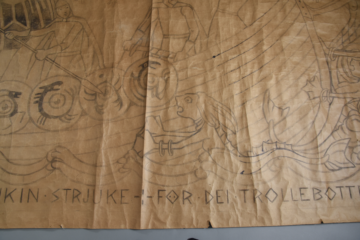 Motiv frå visa om Aasmund Frægdegjeva.
Hovudmotiv: Tre hærmenn, to av dei med kappe, ein i kjole i båt på sjøen. To kjempar med sverd, ein med spyd mot fire havfruar på sjøen. Sjø og himmelbakgrunn. På båtstripa fem skjold med dyremønster. Stor fugl på svart til venstre over båten.
Sidemotiv: 1) Dekorativ bord med mønster. 2) Tre kledde hærmenn går fra slott til båt. 3) Same som 1.
Oppe: Bord med tre flygande fuglar.
Nede: Tekst på hav.